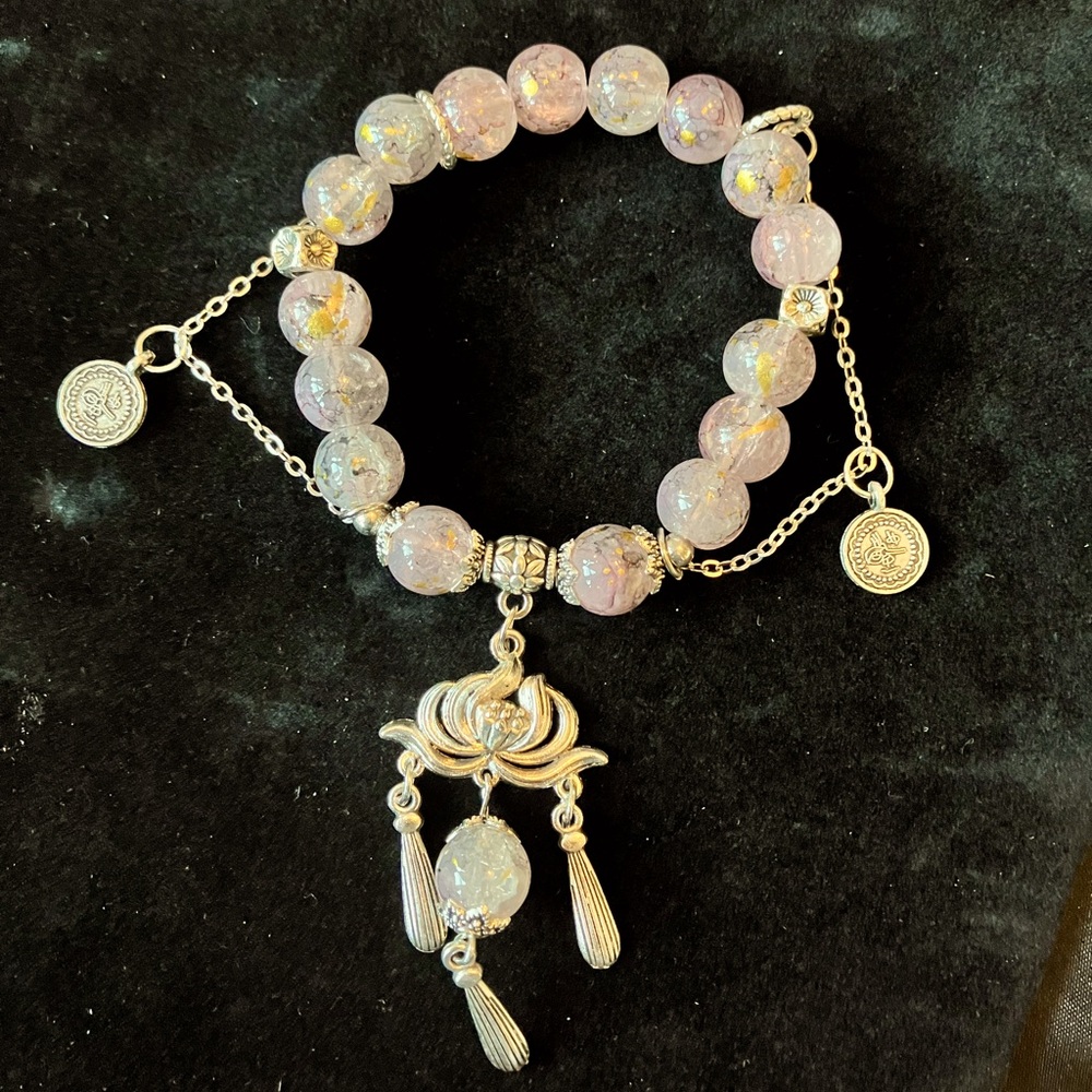 Pink and white beaded bracelet with charm #glamour
Length 18cm/7.09in